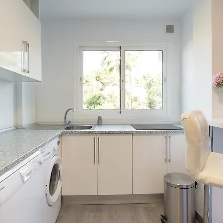 Seaside Apartment *