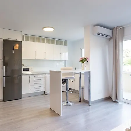 Seaside Apartment *